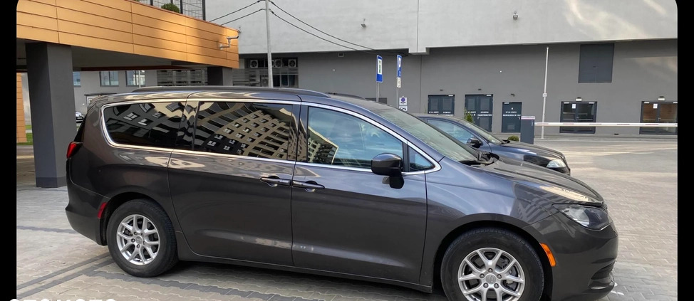 Chrysler Pacifica cena 105900 przebieg: 101000, rok produkcji 2020 z Białystok małe 56